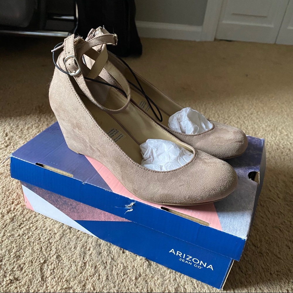 Arizona Beige Heels NWT
